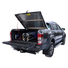 Makinex Sierra 16.7 ft Portable LED Light Tower – 112,000 Lumens – GWG311781