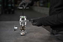 Kukko 2‑Jaw “Cobra” Puller with Side Clamp, 90 mm Spread & 100 mm Reach – 204‑02