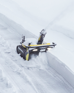 Yarbo Y40 Core with Robotic Snow Blower(Gen 2) & Trimmer Modules – YARBO102060