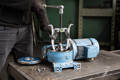 Kukko 2‑Jaw Tab Puller with Oscillating Reversible Jaws – 201‑1