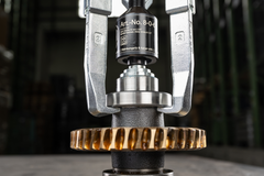 Kukko Heavy‑Duty Knock‑Off Puller (3‑Arm, 621 mm Spread) – 8‑0‑621
