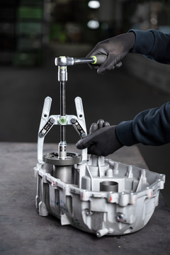 Kukko Cobra 3‑Jaw Bearing Puller with Side Clamp (25–180 mm Spread) – 205‑00