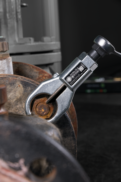 Kukko Single‑Edged Mechanical Nut Splitter for 40–50 mm Nuts – 55‑4